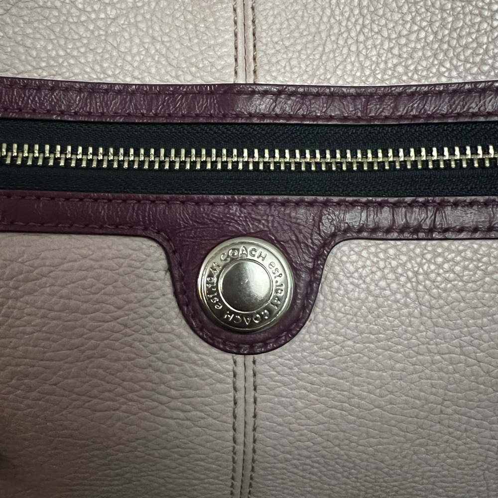 Coach Laura Spectator Shoulder bag With 3 Compartments and Kisslock 2010 - Picture 7 of 14